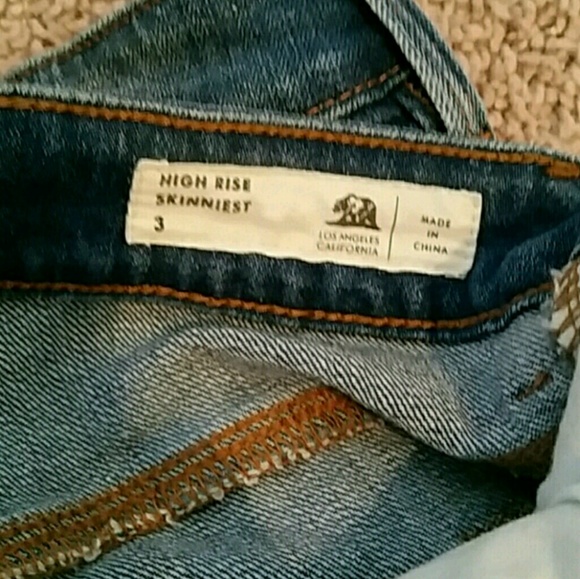 Bullhead Distressed Jeans - Picture 3 of 3